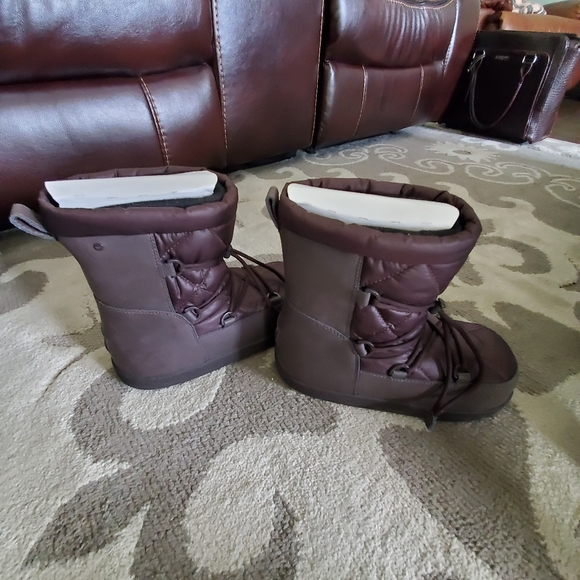 UGG thinsulate waterproof boots - Picture 7 of 9